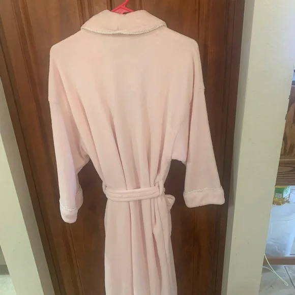 ULTA PINK BRAIDED PLUSH PINK BATHROBE - Picture 2 of 4